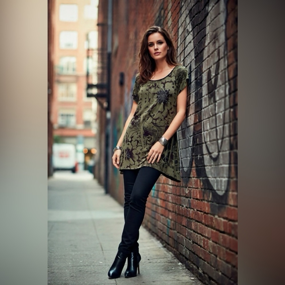 *30off3*‎ NWOT. Military Green Obstruct Top